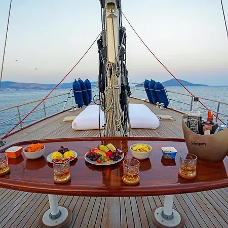 Luxury Boat In Marina بوتيل بودروم