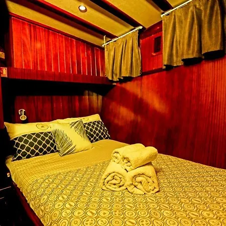 Luxury Boat In Marina بوتيل بودروم