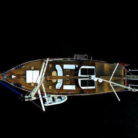 بوتيل Luxury Boat In Marina بودروم