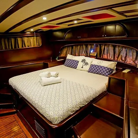 بوتيل Luxury Boat In Marina بودروم