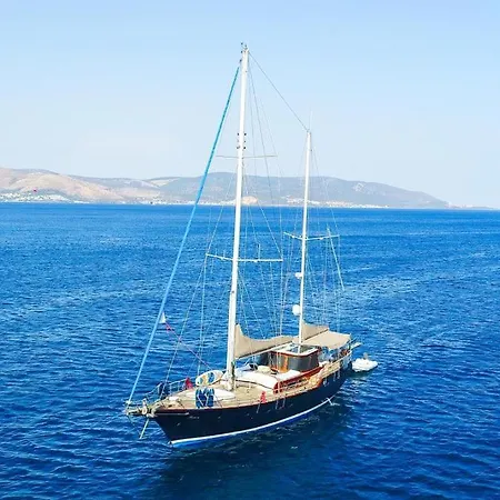 Luxury Boat In Marina * Αλικαρνασσός