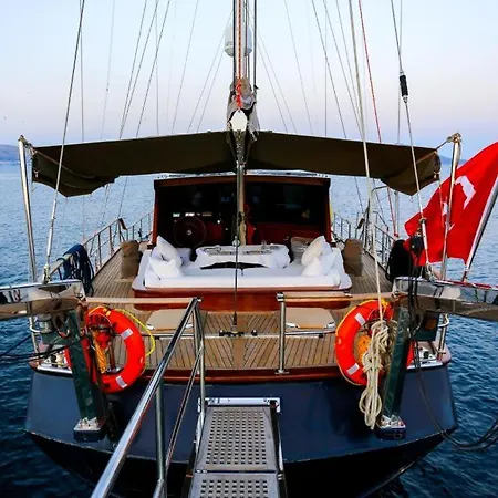 Luxury Boat In Marina * Αλικαρνασσός