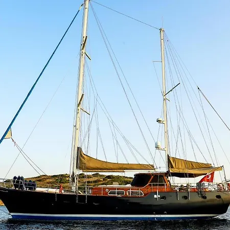 Πλωτό κατάλυμα Luxury Boat In Marina *